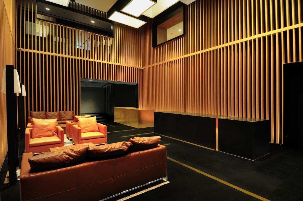 G Hotel Kelawai Tanjung Tokong Екстериор снимка The interior of a private suite at the club