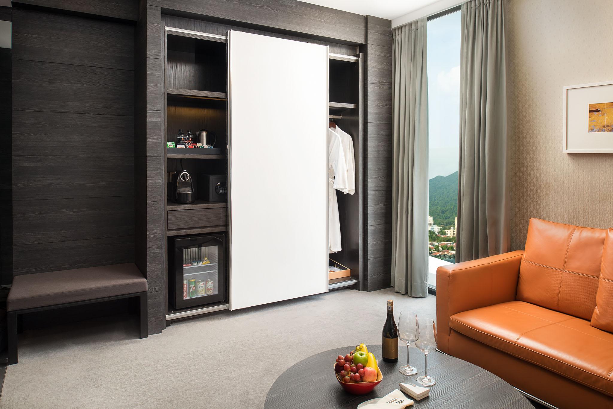 G Hotel Kelawai Tanjung Tokong Екстериор снимка Sliding door